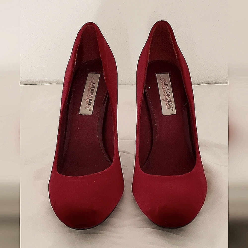 AM RAG 9 Velvet Red Pumps